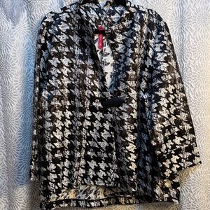 Elegant Black and White Patterned Blazer